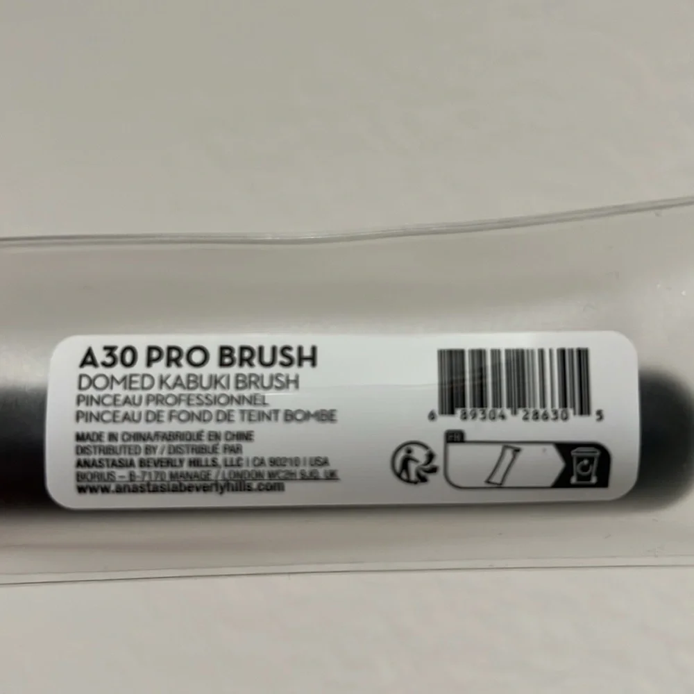 ⚜️❤️⚜️Anastasia Beverly Hills A30 Brush - Black Handle with Brown Bristles